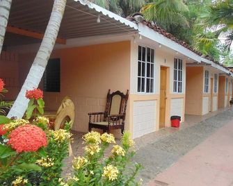 Hotel y Restaurante Leones Marinos - El Cuco