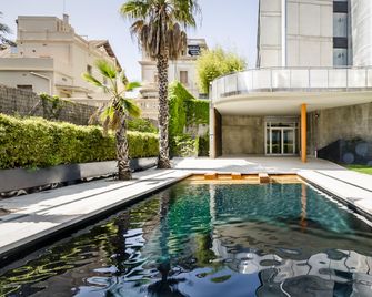Ikonik Angli - Barcelona - Piscina