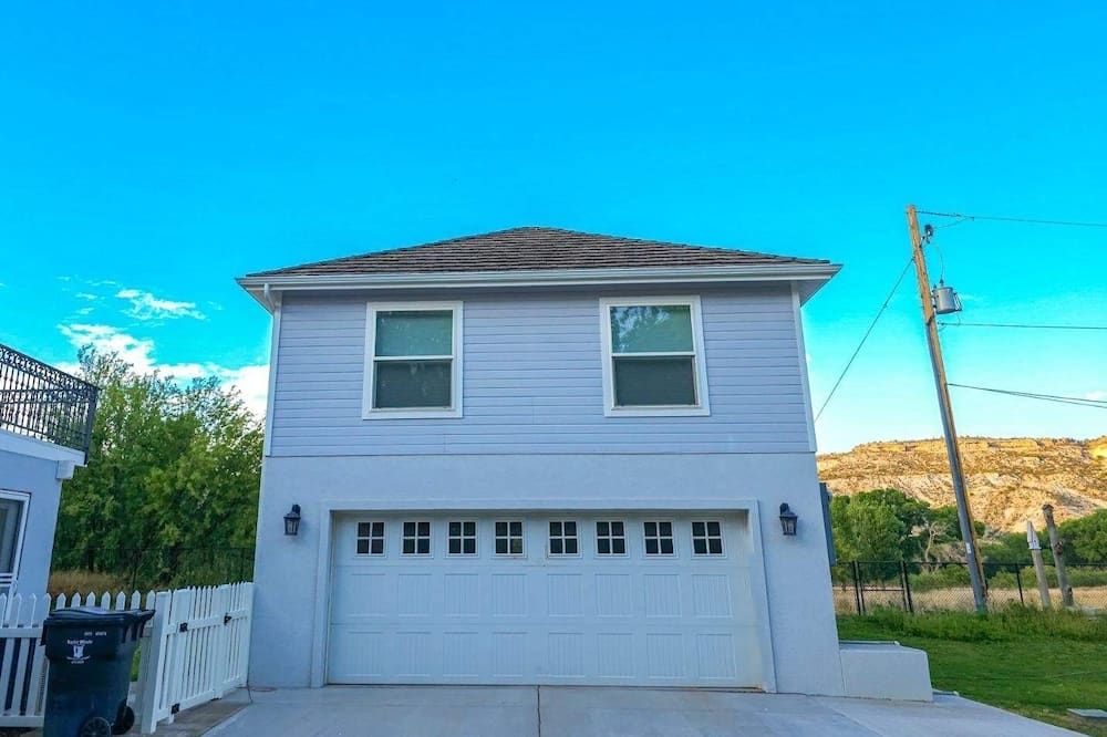 Building view of Close to Sedona cozy 2 Queen beds, free WiFi Suite