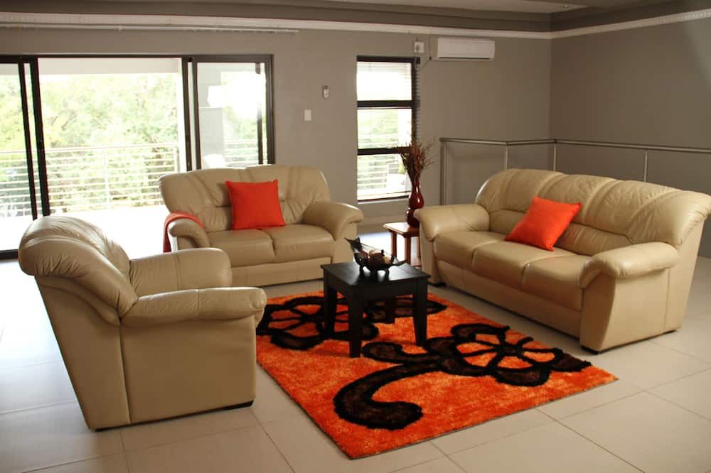 Tinyiko Kruger Lodge - Marloth Park - Living room