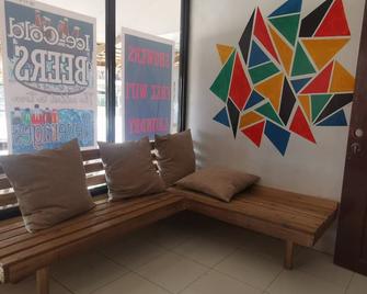 One Hostel - El Nido - El Nido - Sala de estar