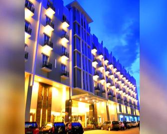 Orchardz Hotel Ayani - Pontianak - Edificio