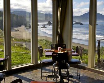 Port Orford View Home - Port Orford - Comedor
