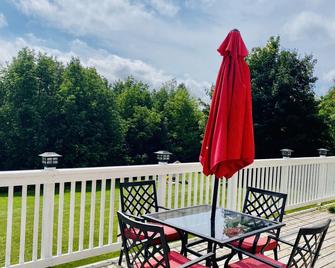 The Glen Huron Inn - Duntroon - Balcón
