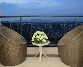 Five to Five Hotel - Kigali - Balcón