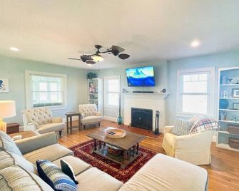 Blue Bay - Chesapeake Properties - Cape Charles - Wohnzimmer