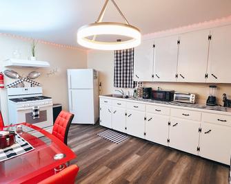 Checkers - Nashua - Kitchen