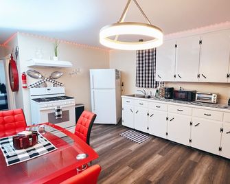 Trendy Downtown Nashua Getaway: Checkers-Themed 1 Bed/1 Bath! - Nashua
