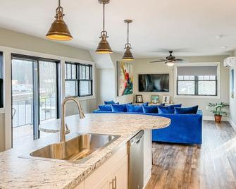 Waterfront Lake House, 2nd Floor, Boat Dock - Sylvan Beach - Dining room
