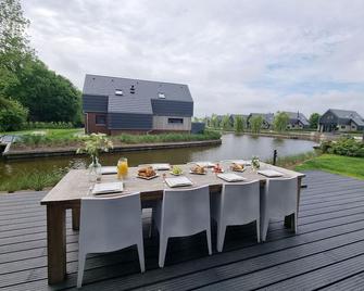 Villa with a fantastic view, on the Slotermeer - Balk - Patio