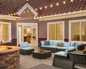 Residence Inn by Marriott Palmdale Lancaster - Palmdale - Binnenhof