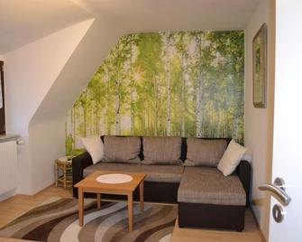 Nearby, trade fair, harbor, stadium, arena, city, good bus connection for 2 persons - Nuremberg - Living room