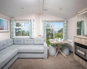Widemouth Bay Caravan Park - Bude - Living room
