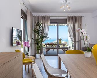 Eolia Iconic Villa, walking distance to the beach, By ThinkVilla - Panormos - Dining room