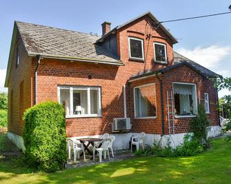 4 Bedroom Stunning Home In Löderup - Löderup - Gebäude
