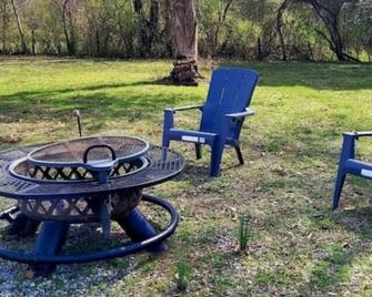Wonderful cabin with WiFi and AC in marvelous Clarksville - Clarksville - Patio