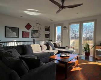 Music Centric Home, 5 minutes to Broadway. - Nashville - Sala de estar