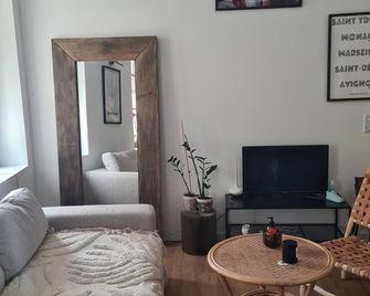 Nice apartment in Pernes Les Fontaines - Pernes-les-Fontaines - Salon