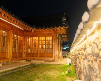 Woljeongheon Hanok Stay - Gyeongju