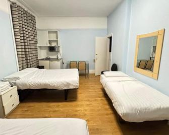 Anwar House - London - Bedroom