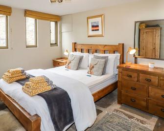 The Cow Shed - Holmfirth - Bedroom