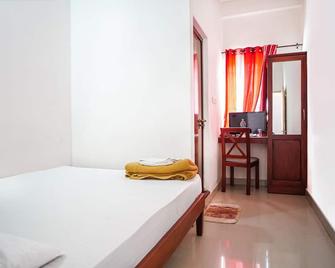 Kay Kay Residency - Ernakulam - Bedroom