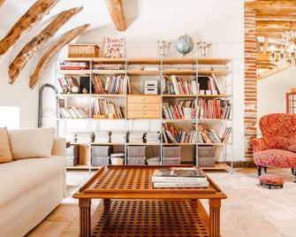 Domaine De Roucayrols - Ambres - Salon