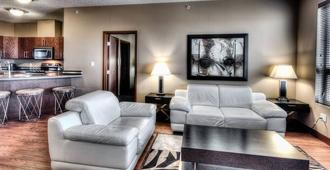 Grand Inn & Residence - Grande Prairie - Wohnzimmer