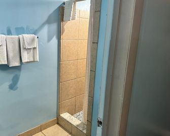 Westgate Manor Motel Austintown-Younstown, Ohio - Austintown - Baño
