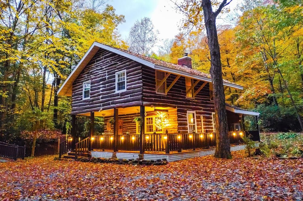 Large Rustic Log Cabin in the Laurel Highlands