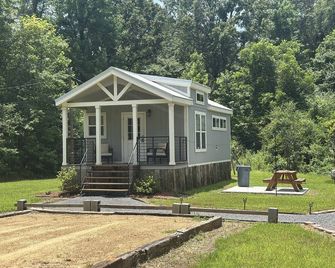 Charming Tiny Home! Close to Oxford, Sardis Lake, Safari Animal Zoo - Sardis - Edificio