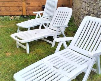 Gîte Renardeau: Comfort and Nature in Chassey-Beaupré - Neufchâteau - Patio