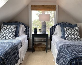 Minnow Cottage waterfront, in-town Kennebunkport - Kennebunkport - Bedroom