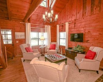 Cora's Main Log Cabin - Winona - Living room