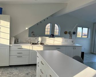 On The Rocks Gagetown'The Modern Fresh Experience' Waterfront 3 vacation rentals - Gagetown - Kitchen