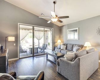 Stunning Oro Valley Home: Near Catalina State Park - Oro Valley - Huiskamer