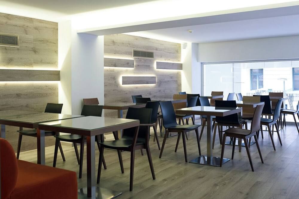 أمازون هوتل