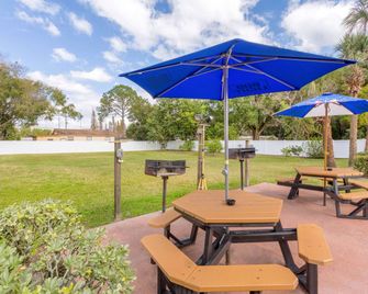 Howard Johnson by Wyndham Lakeland - לייקלנד - שירותי מקום האירוח