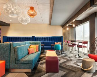 Tru by Hilton Milwaukee Brookfield - Waukesha - Sala de estar