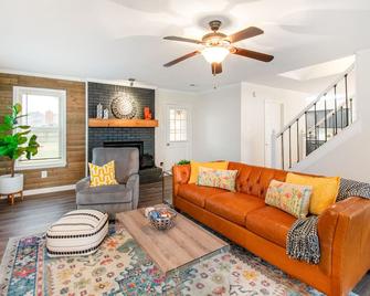 Great Home in Quiet Olive Branch #869 - Olive Branch - Living room