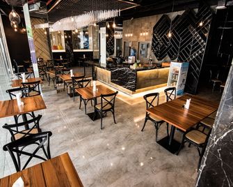 جولد بيري لايت إلويلو - إيلويلو ستي - مطعم