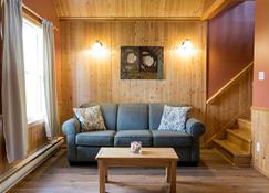 Middle Brook Cottages & Chalets - Bonne Bay - Living room