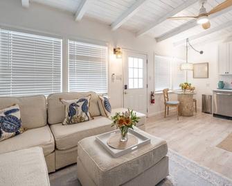 Breathtaking Oceanfront Accomm.: 'Best in Class' Recipient for Vacation Rentals - Hermosa Beach - Living room
