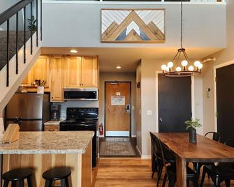 Ski-In/Ski-Out 6-Person Condo in Lutsen Mountains- Pool & Hot Tub - Lutsen - Keuken