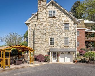 Quakertown Vacation Rental: Close to Hiking Trails - Quakertown