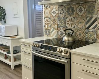 Your Condo by the Beach with Ocean View - كي وست - مطبخ