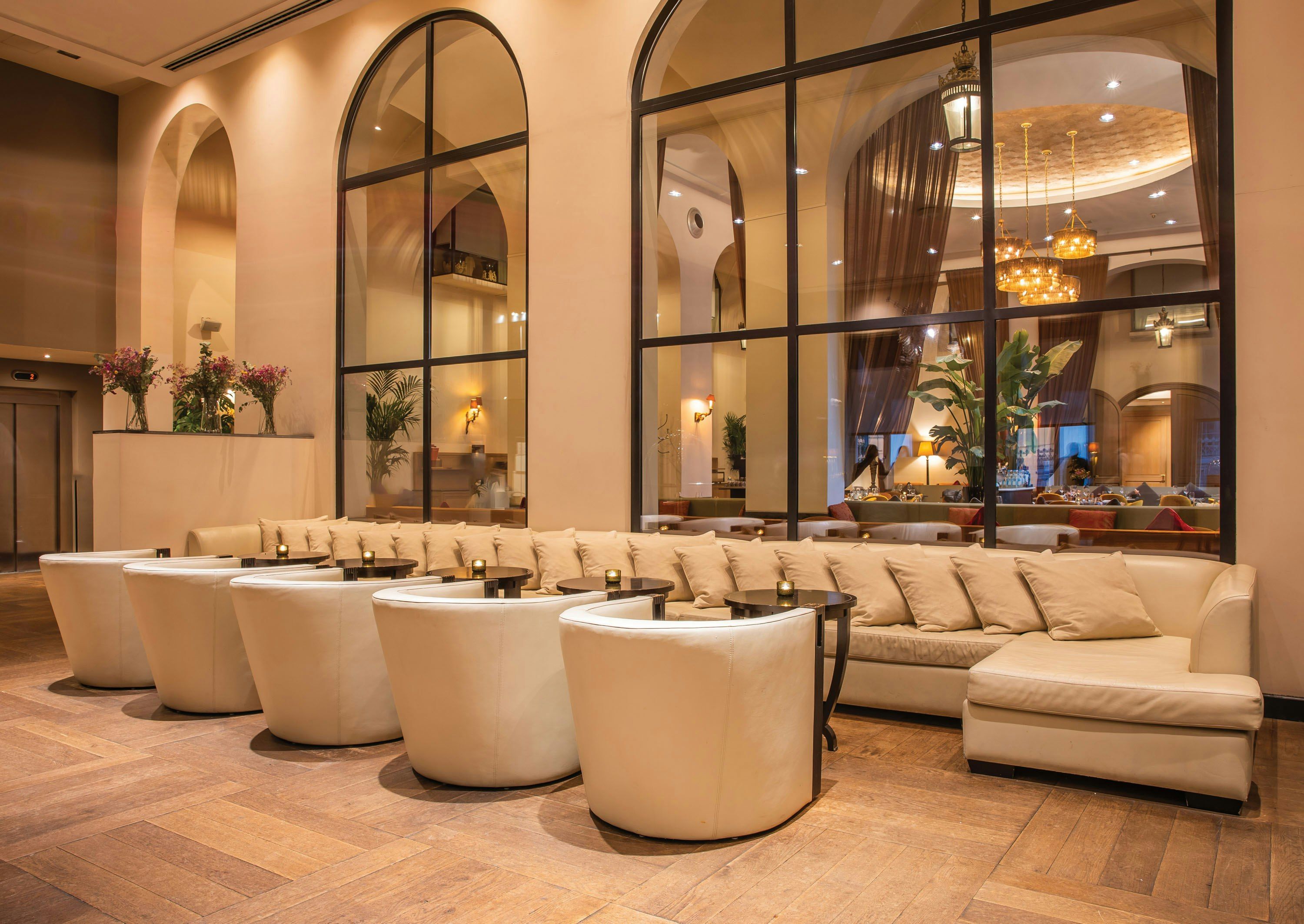 ذا دومينيكان، بروسيلز، أميمبر أوف ديزاين هوتلز