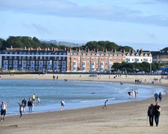 No. 98 Boutique Hotel - Weymouth - Pláž