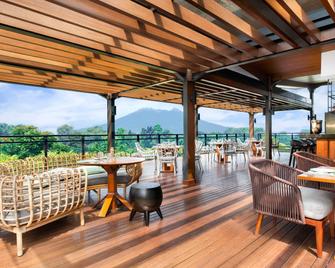 Pullman Ciawi Vimala Hills Resort Spa & Convention - Bogor - Bar