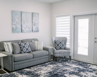 Beautiful Master Suite & Full Kitchen in New Home - Spokane - Sala de estar